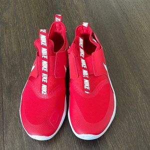 Nike new big boy sneaker size 6